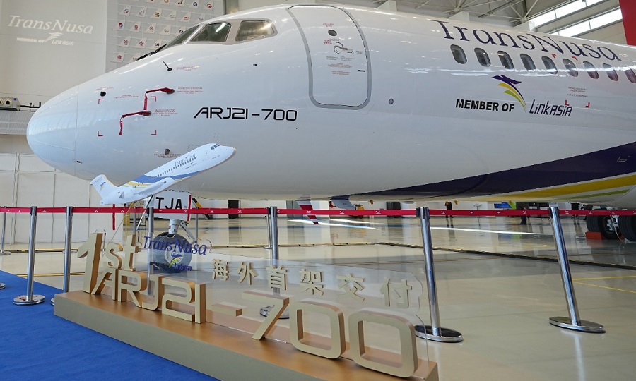 ARJ21 Diserahkan kepada Indonesia