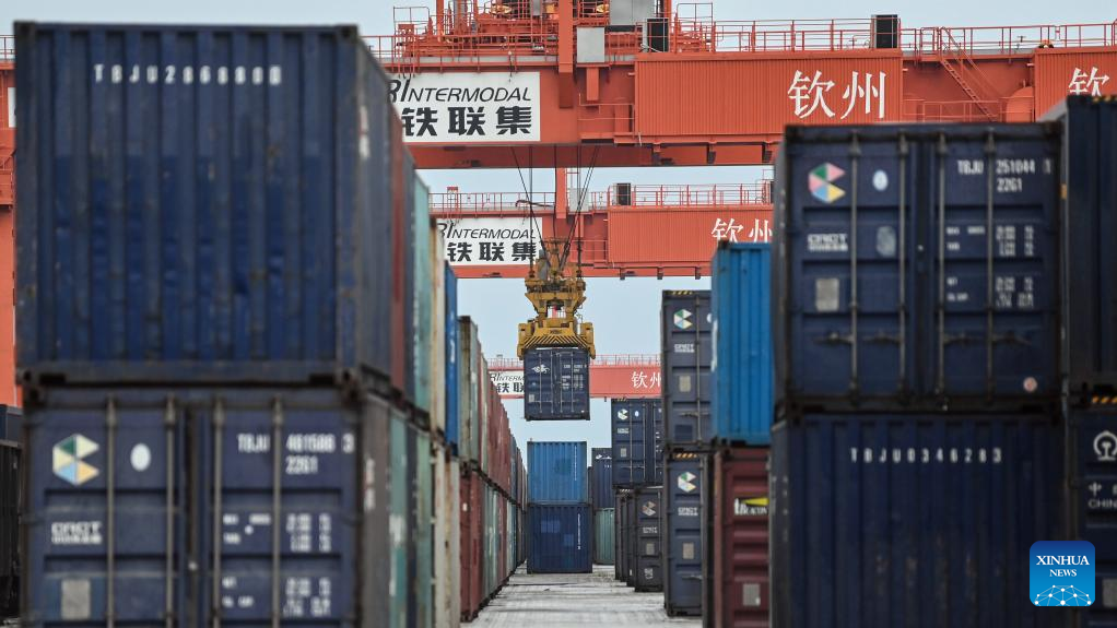 Sibuknya Pelabuhan Qinzhou, Nadi Pengangkutan Darat-Laut