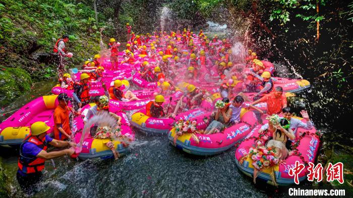 Pasangan Pengantin Adakan