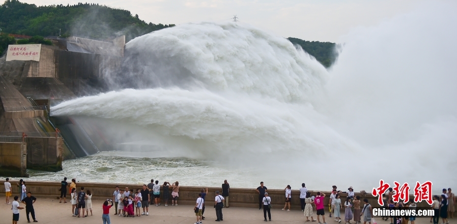 Air Terjun Empangan Xiaolangdi Curi Perhatian Pelancong