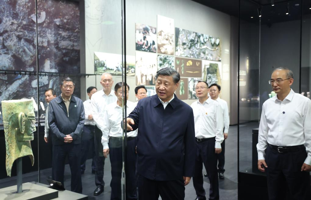 Xi Jinping Tinjau di Sichuan