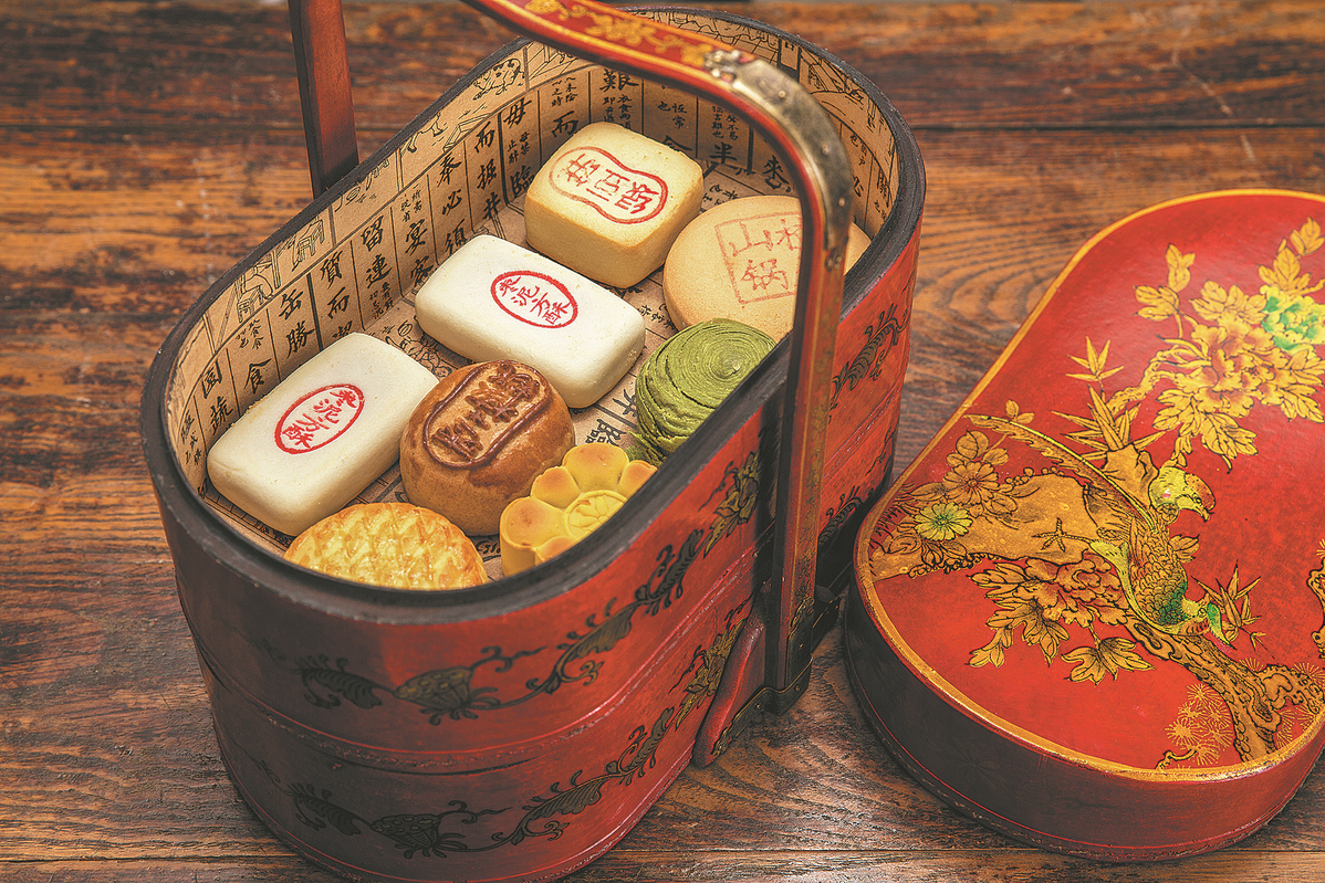 Pastri gaya Cina, seperti kuih pes kurma dan kuih kacang hijau, semakin popular pada musim festival. (Foto/China Daily)