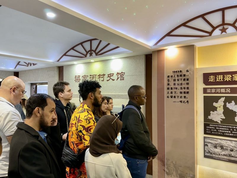 Rakan Antarabangsa Lawat Yan'an untuk Mengetahui tentang