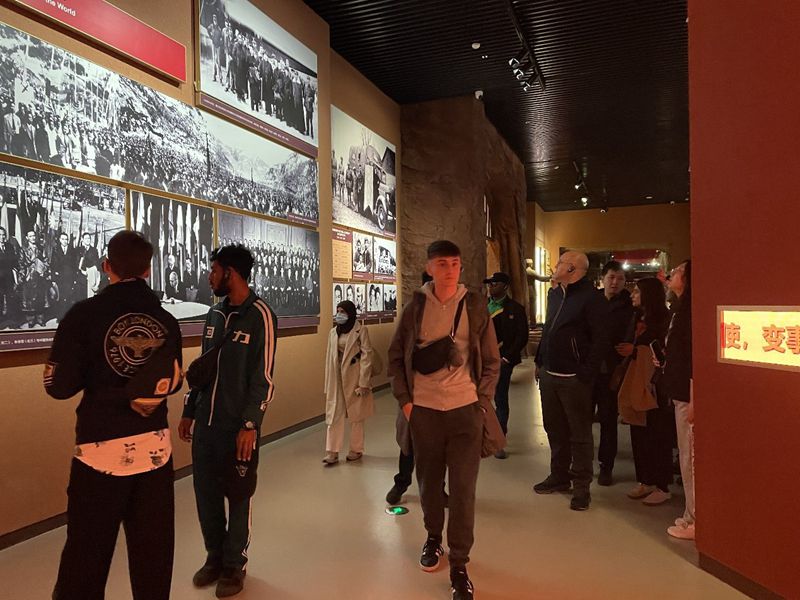 Rakan Antarabangsa Lawat Yan'an untuk Mengetahui tentang