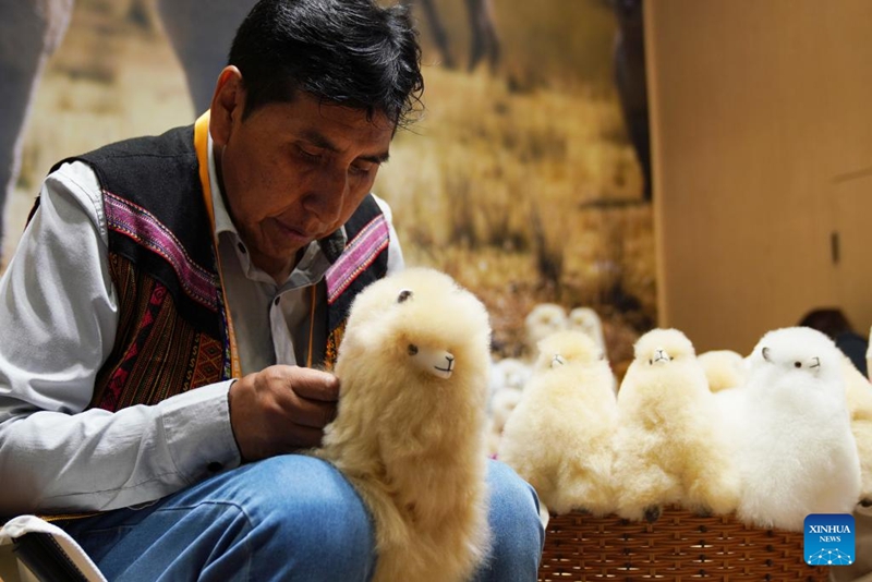 Kisah Di Sebalik Mainan Alpaka yang Tular di CIIE