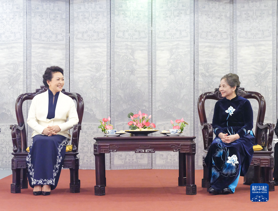 Peng Liyuan Melawat Muzium Wanita Vietnam