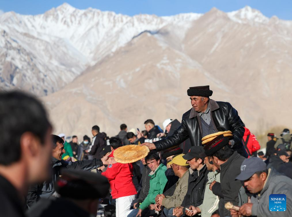 Pesta Semai, Ambil Air Disambut di Xinjiang