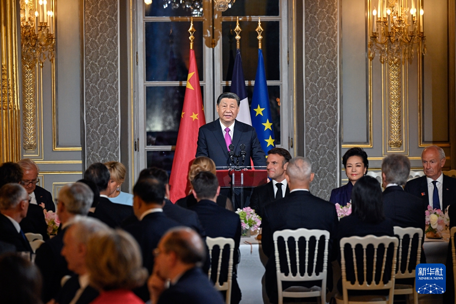 Xi Hadiri Majlis Jamuan Alu-aluan di Paris