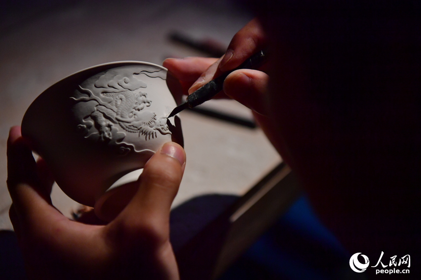 Artis Muda Kejar Impian di “Ibu Kota Porselin”