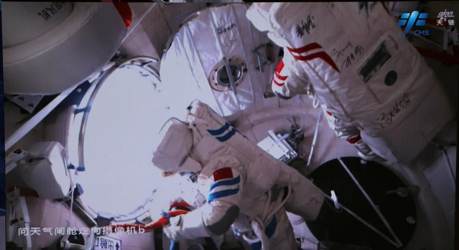 Kru Shenzhou-18 Sempurnakan EVA Kali Kedua