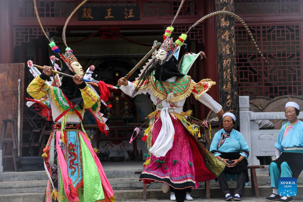 Warna-warni Opera Dixi di Anshun, Guizhou