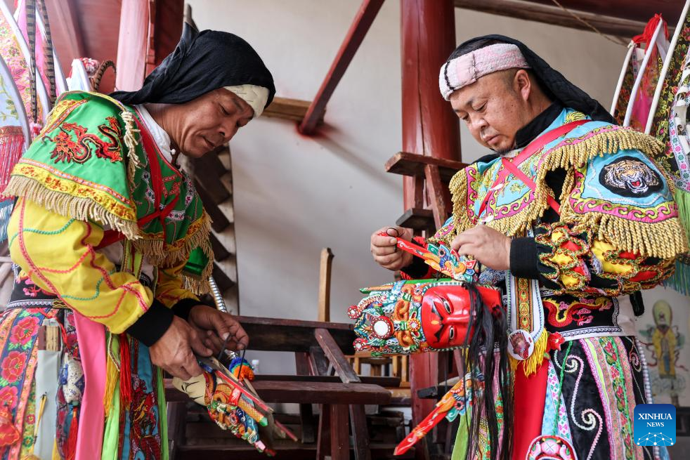 Warna-warni Opera Dixi di Anshun, Guizhou