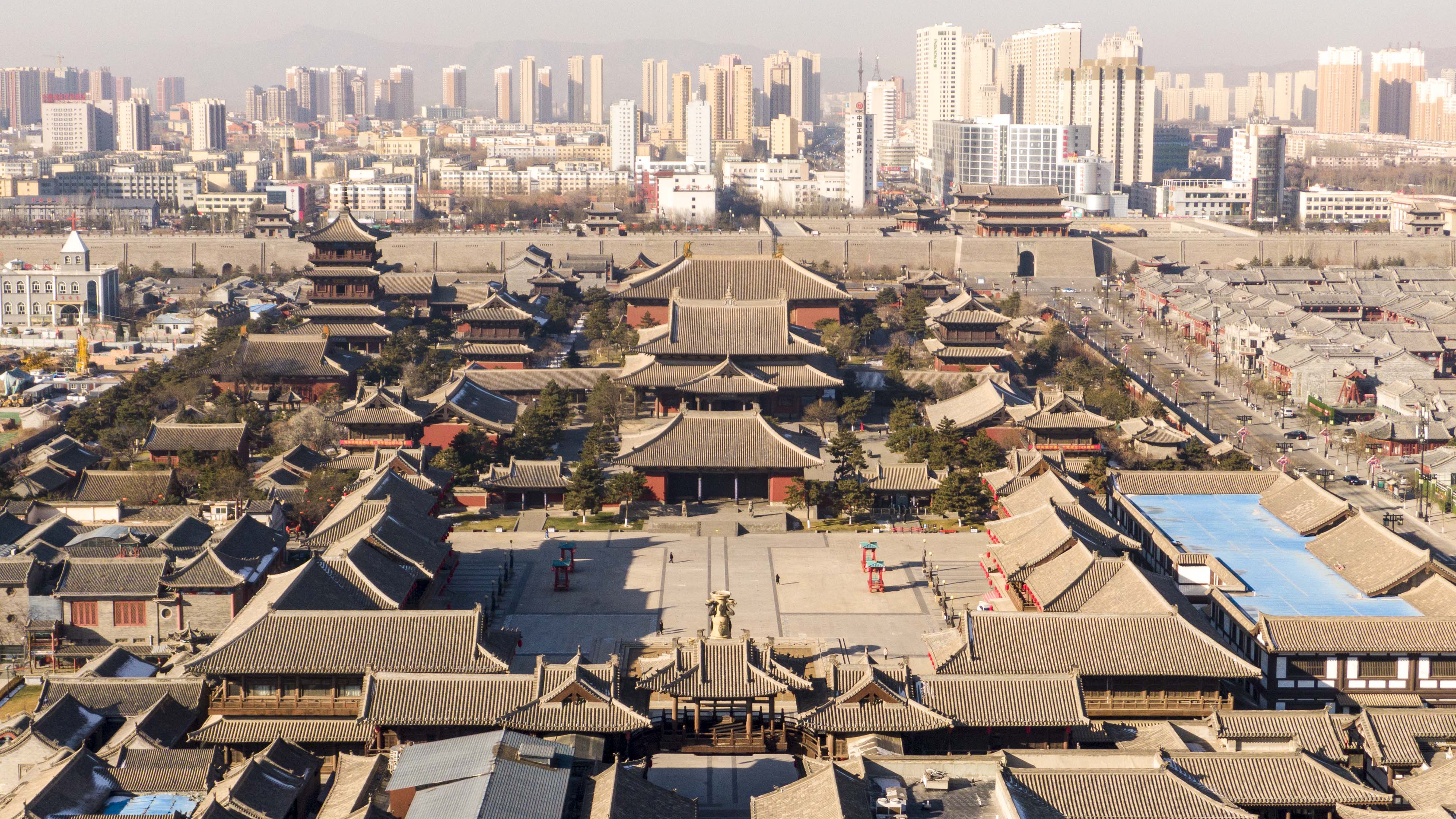 Kuil Huayan merupakan salah satu kuil Dinasti Liao dan Jin yang paling terpelihara di China dan mendapat gelaran “Muzium Seni Dinasti Liao dan Jin”.