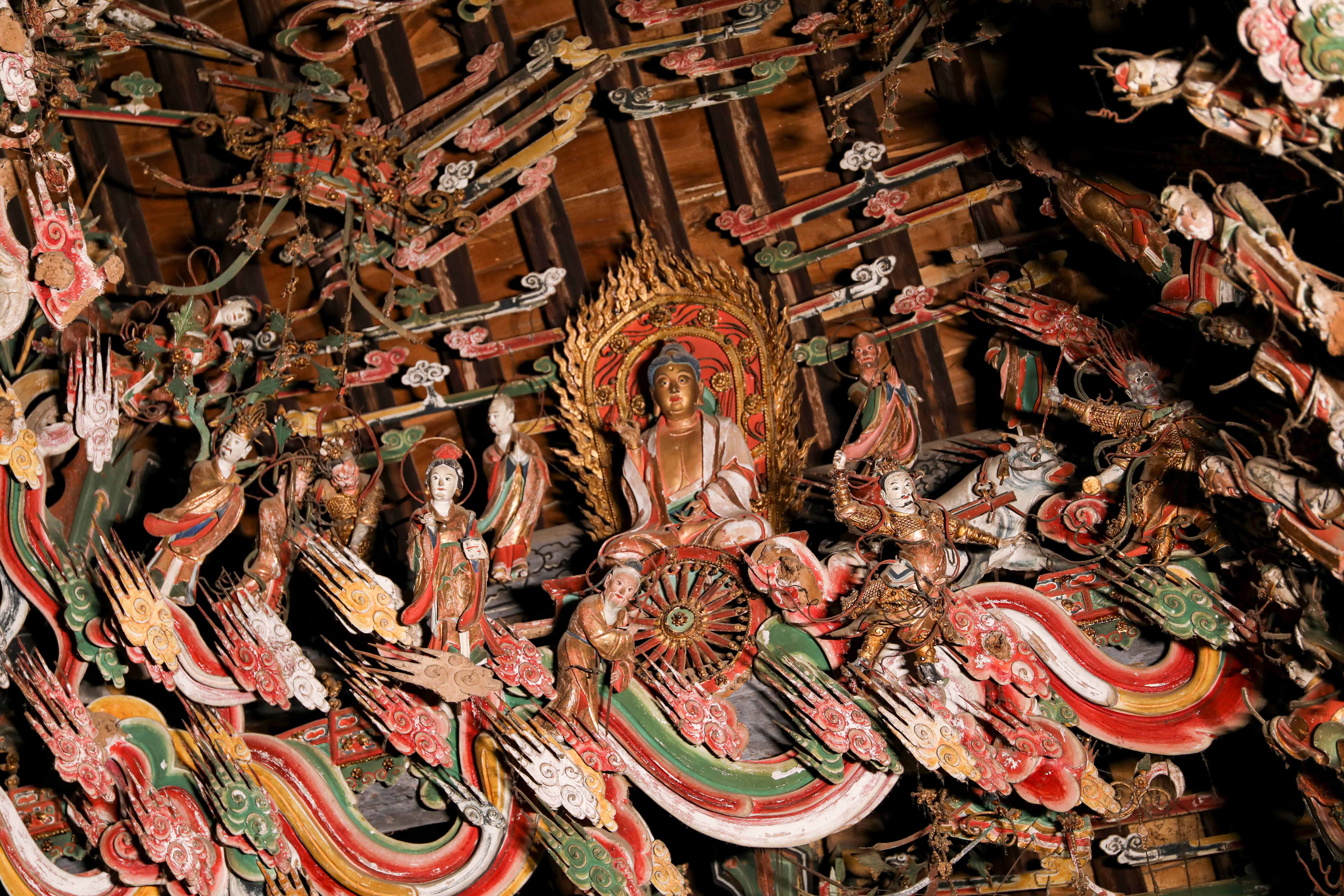 Dewan Guanyin dibina pada Dinasti Ming dan terkenal dengan arca cantik merah menyala dan menggabungkan unsur tiga ajaran (Buddha, Konfusianisme, dan Taoisme).