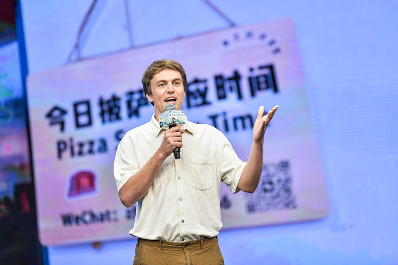 Adrien Brill berkongsikan pengalaman di Wilayah Besar Huangshan di Beijing. (People’s Daily Online/Ren Fengtao)