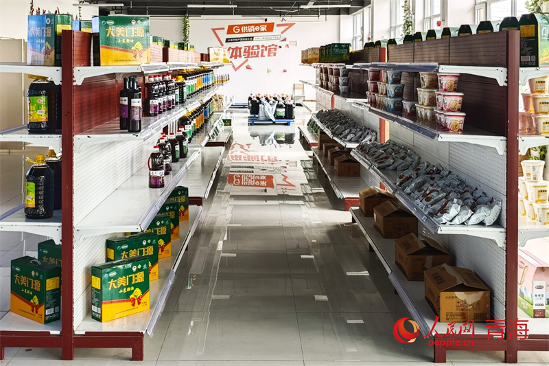 Produk bijirin dan minyak daripada Syarikat Qinghai Shengtaiyuan Logistics Service di Kaunti Autonomi Menyuan Hui, Wilayah Autonomi Tibet Haibei, Provinsi Qinghai di barat laut China. (People’s Daily Online/Zhang Hongyi)