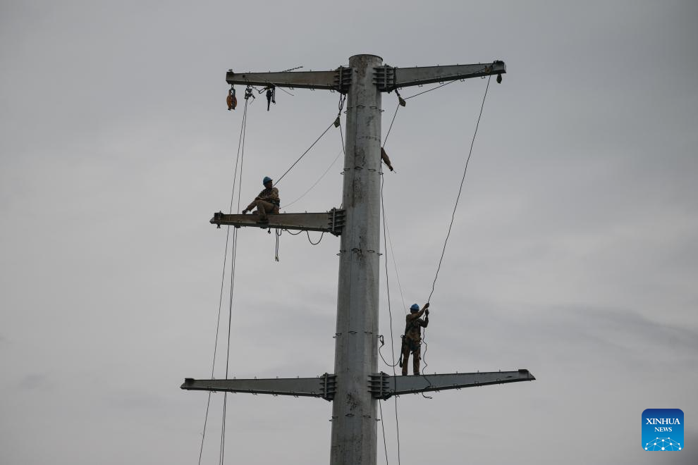 Taufan Super Yagi: Petugas Respons Kecemasan Baiki Fasiliti Bekalan Tenaga di Hainan