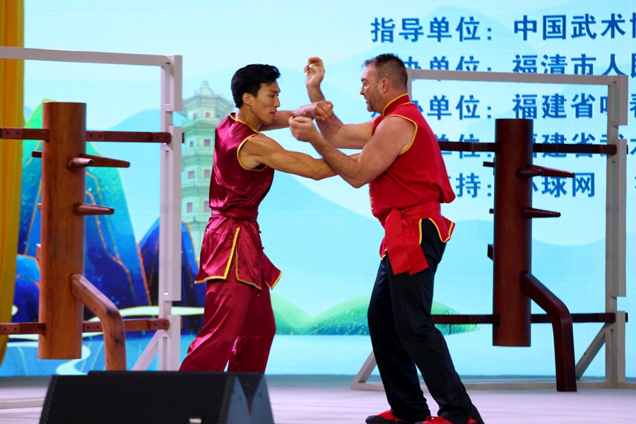 Dua lelaki sedang berlatih Wing Chun. (Gambar ihsan penganjur pertandingan)