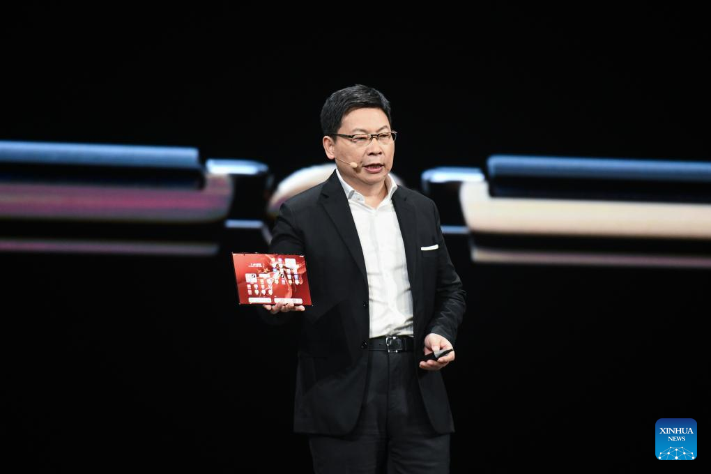 Huawei Lancar Telefon Boleh Lipat Tiga Pertama di dunia