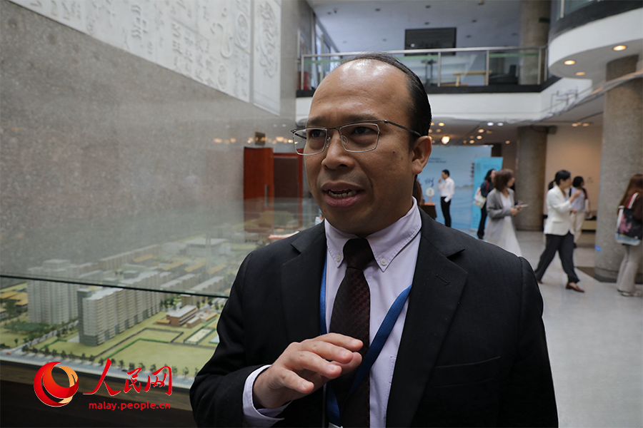 Foto Penasihat di Kedutaan Besar Malaysia di China, Azlan Abu Bakar semasa semasa aktiviti pertukaran kebudayaan yang bertemakan ‘Entering Chinese Civilization - Maritime Silk Road Imprint, World Heritage Quanzhou’ di Beijing Language and Culture University, pada 27 September 2024. (People’s Daily Online/Wang Jing)