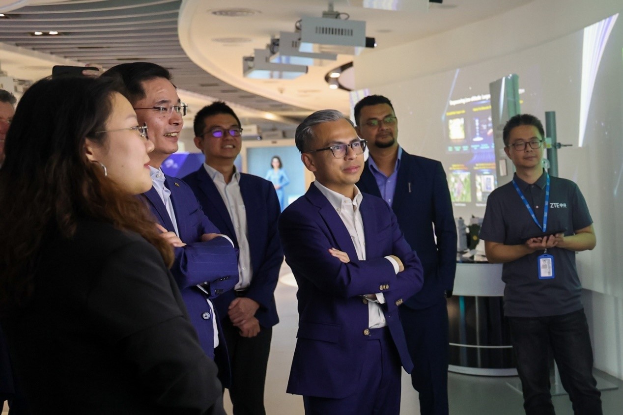 Menteri Komunikasi Malaysia, Fahmi Fadzil dalam rangka lawatan rasmi ke Beijing, China selama tiga hari mulai 26 September 2024. (Foto ikhsan Komunikasi Malaysia)