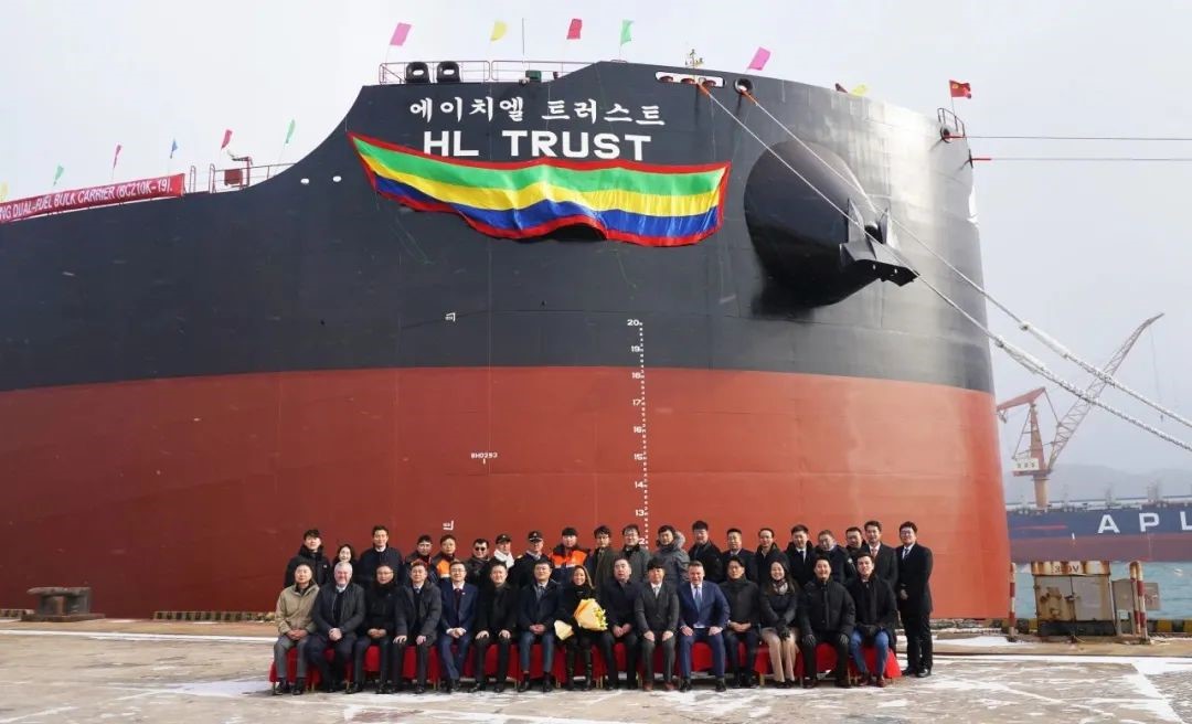 China State Shipbuilding Corporation Qingdao Beihai Shipbuilding Co., Ltd. menghantar pengangkut pukal dwi-bahan api LNG 210,000 tan ketiga kepada syarikat Korea Selatan H-Line, 22 Januari 2024. (Foto daripada akaun rasmi WeChat China State Shipbuilding Corporation Qingdao Beihai Shipbuilding Co., Ltd.)