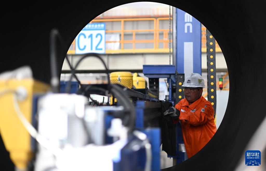 Pembuatan Pelengkapan Minyak & Gas Asli Luar Pesisir: