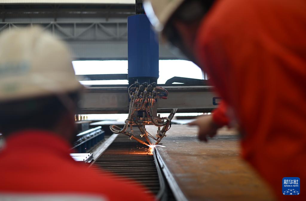 Pembuatan Pelengkapan Minyak & Gas Asli Luar Pesisir: 