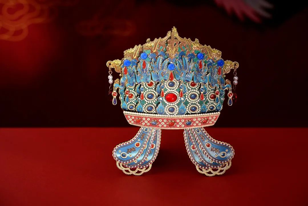 Foto magnet peti sejuk yang diilhamkan oleh Dinasti Ming (1368-1644) mahkota phoenix Maharani Xiaoduan dan dibangunkan oleh Muzium Negara China. (Foto ihsan akaun rasmi Beijing Daily)