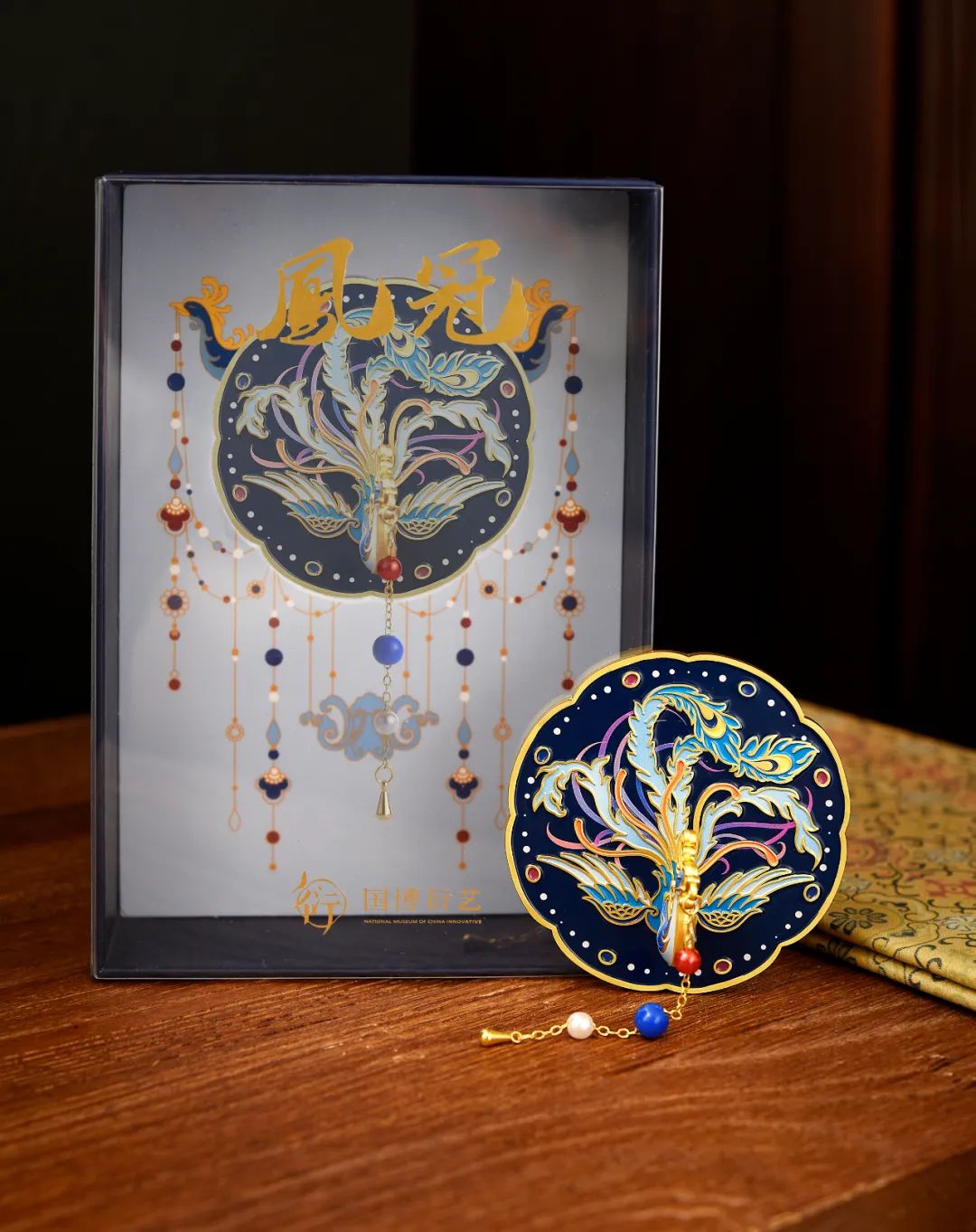 Foto menunjukkan cermin kosmetik yang diilhamkan oleh Dinasti Ming (1368-1644) mahkota phoenix Maharani Xiaoduan dan dibangunkan oleh Muzium Negara China. (Foto ihsan akaun rasmi Beijing Daily)