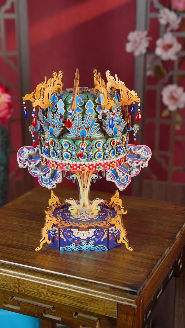 Foto menunjukkan kotak muzik yang diilhamkan oleh Dinasti Ming (1368-1644) mahkota phoenix Maharani Xiaoduan dan dibangunkan oleh Muzium Negara China. (Foto ihsan akaun rasmi Beijing Daily)