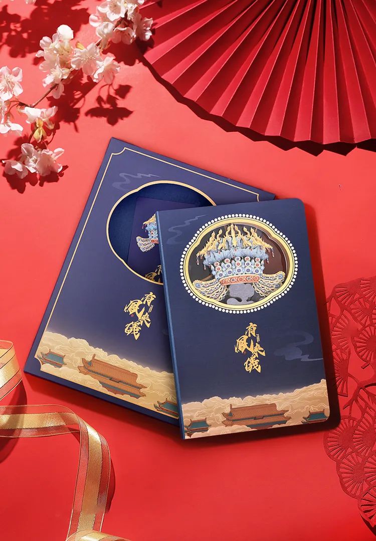 Foto menunjukkan buku nota yang diilhamkan oleh Dinasti Ming (1368-1644) mahkota phoenix Maharani Xiaoduan dan dibangunkan oleh Muzium Negara China. (Foto ihsan akaun rasmi Beijing Daily)