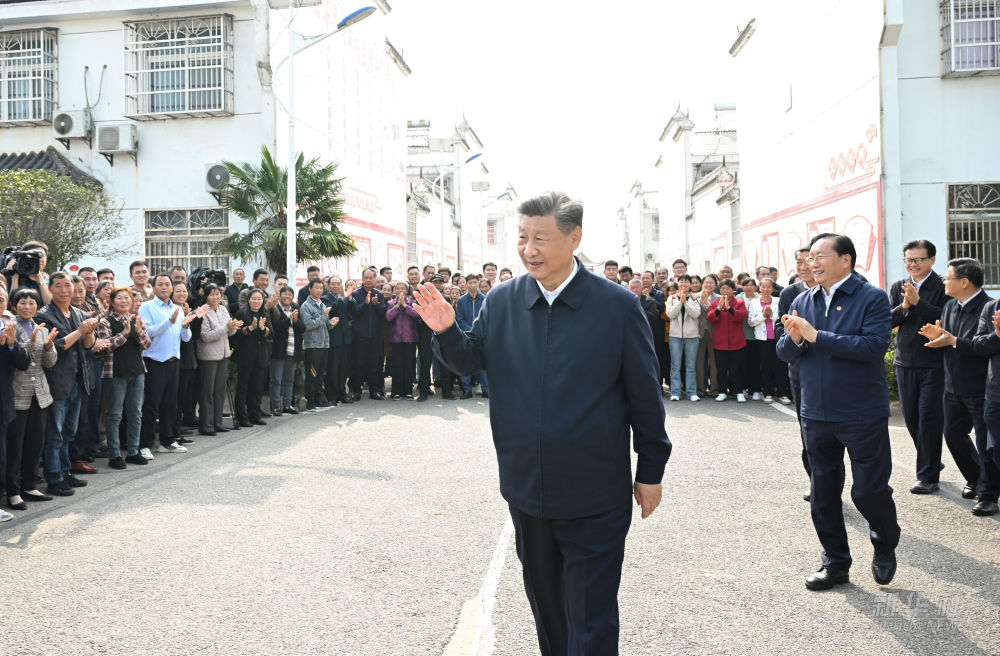 Xi Adakan Tinjauan di Hubei
