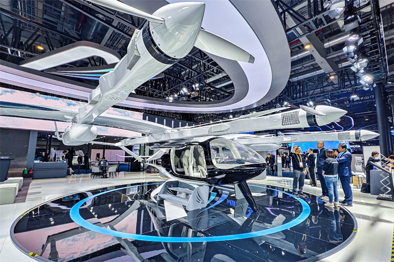 Pesawat eVTOL, dibangunkan oleh Vertaxi, syarikat permulaan eVTOL China, dipamerkan semasa Ekspo Import Antarabangsa China (CIIE) ke-7 di Shanghai. (People’s Daily Online /Wang Chu)