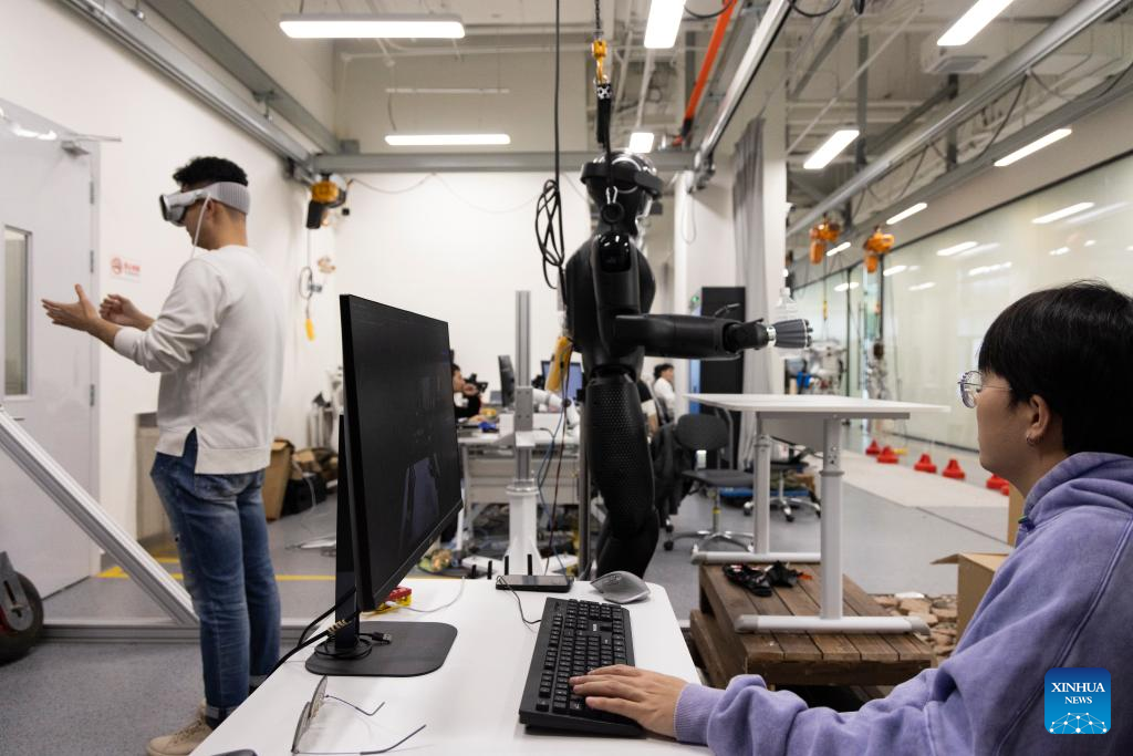 Robot Manusia ‘CASBOT 01’ Diperkenal Menerusi Penstriman Langsung di Beijing