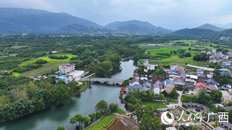 Foto menunjukkan sebahagian daripada Terusan Lingqu purba di kaunti Xing'an, bandar Guilin, Wilayah Autonomi Guangxi Zhuang, di selatan China. (Foto oleh Fu Huazhou)