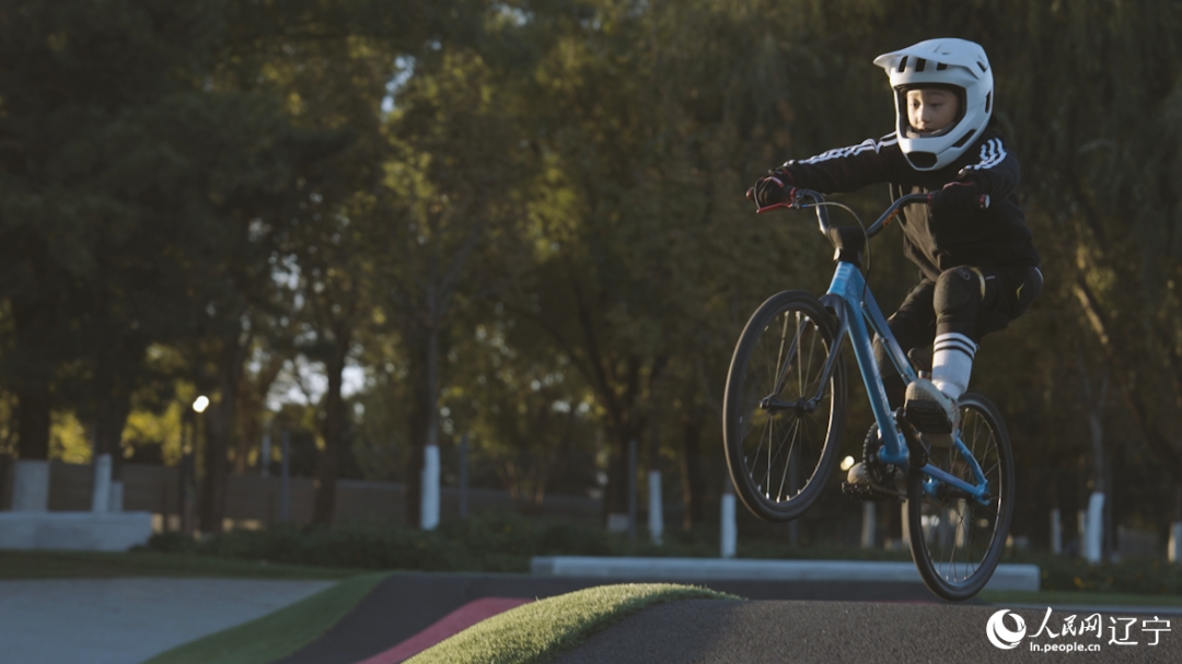 Aksi Sun Xiaoxiao yang sedang menjalani latihan. (Foto oleh Qiu Yuzhe)