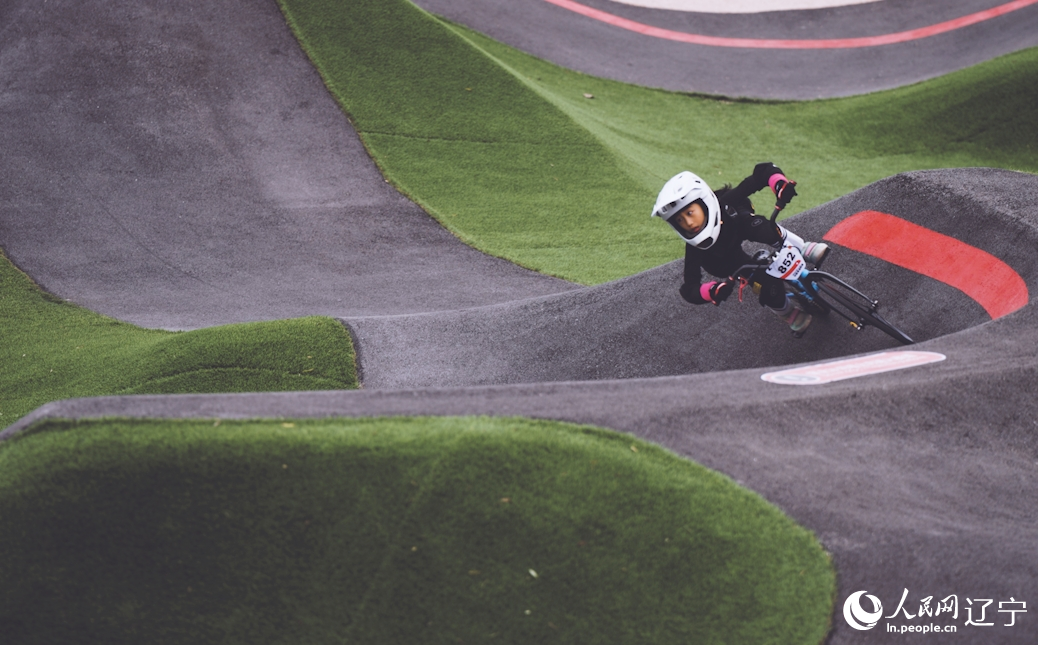 Aksi Sun Xiaoxiao yang sedang menjalani latihan. (Foto oleh Qiu Yuzhe)