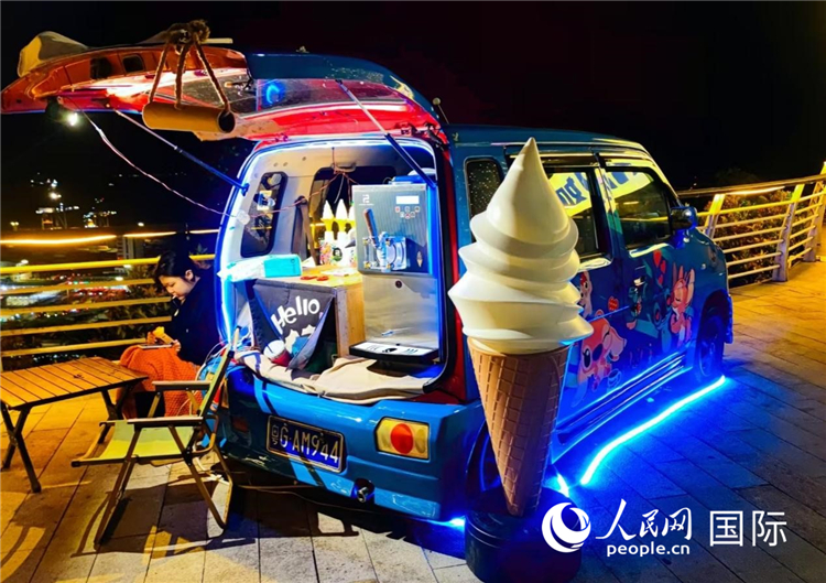 Foto memaparkan pemandangan Pasar Malam Yan’gang di Shenzhen, provinsi Guangdong, selatan China. (People’s Daily Online/Zhang Lulu)