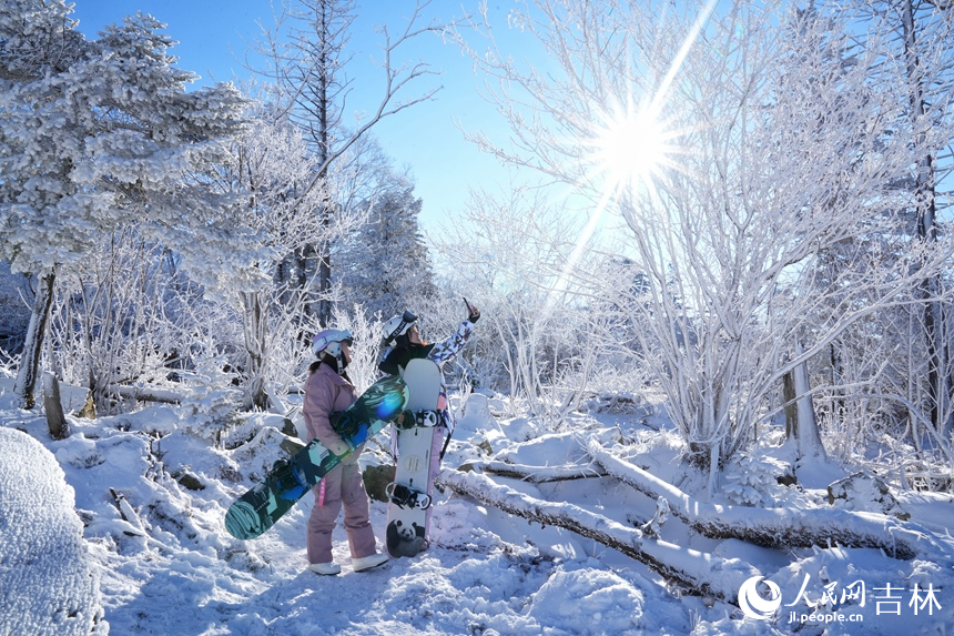 Dihiasi Raim, Gunung di Jilin Umpama Alam Ajaib