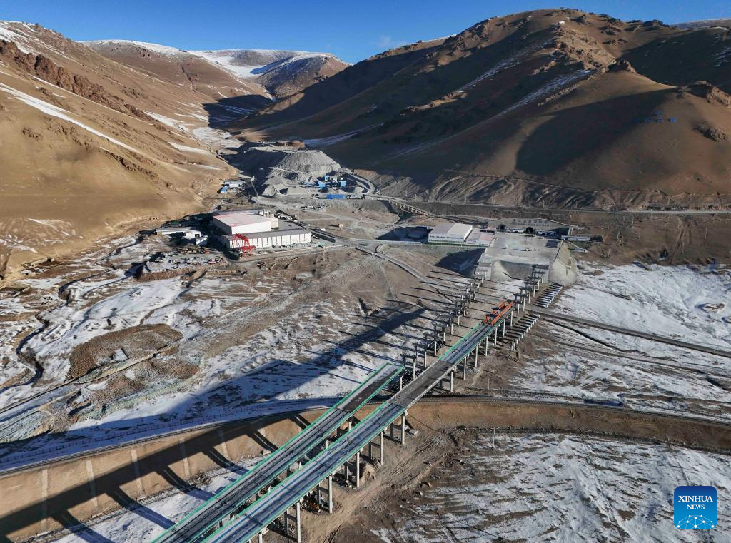 Xinjiang Siap Gali Terowong Lebuh Raya Paling Panjang di Dunia