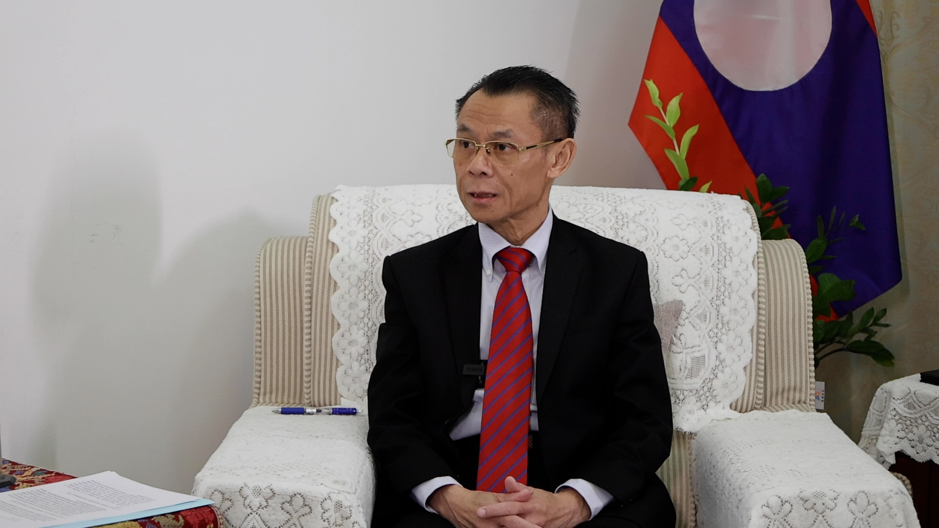 Konsul Jeneral Laos di Nanning, Vongpano Sipaseuth ketika menerima wawancara People’s Daily Online. (Foto Tan Jiangbo)