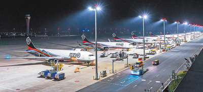 Kapal terbang kargo yang tiba di Lapangan Terbang Huahu Ezhou di Provinsi Hubei, tengah China. (Foto/Lu Ye)