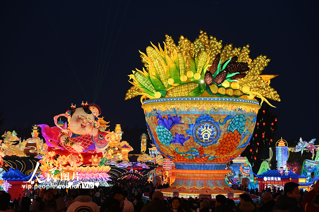 Suasana Meriah Karnival Tanglung di Zigong, Sichuan