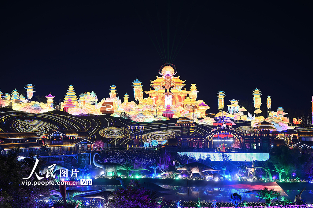 Suasana Meriah Karnival Tanglung di Zigong, Sichuan