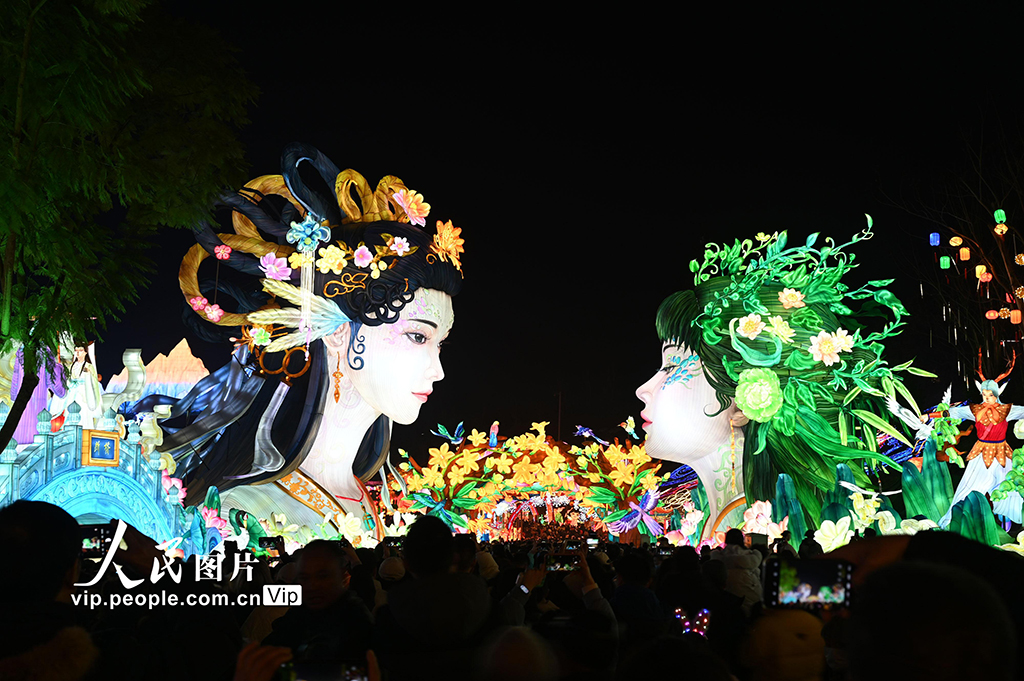 Suasana Meriah Karnival Tanglung di Zigong, Sichuan