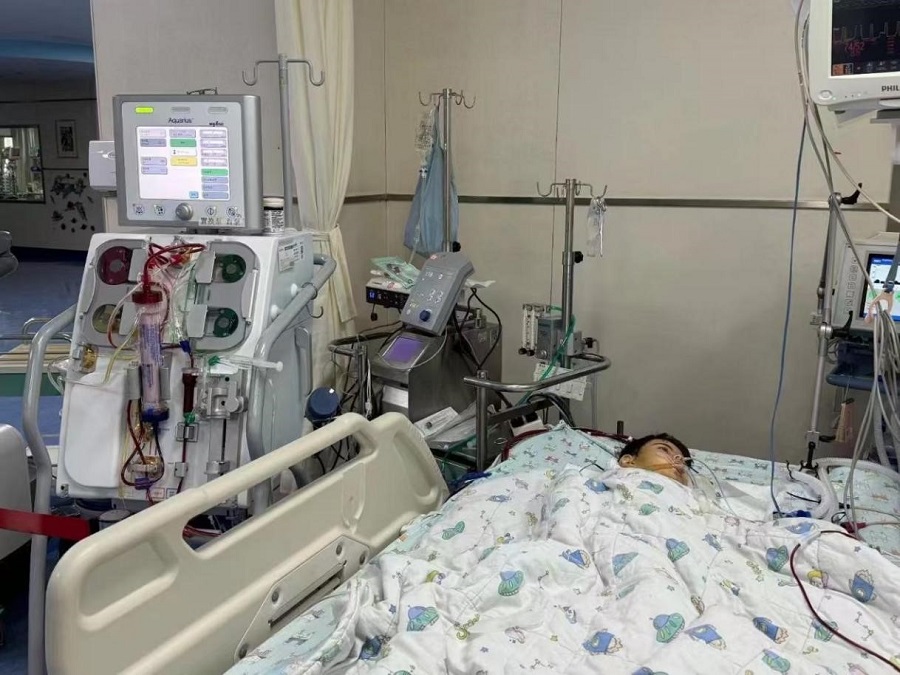 Ketika baru tiba, situasi Yiyi tidak optimistik. (Foto ihsan Hospital Kanak-kanak Universiti Zhejiang)