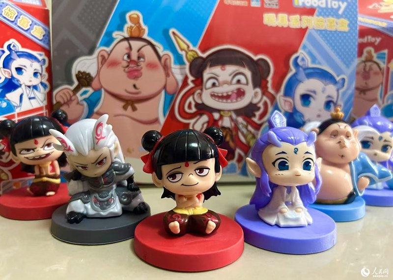 Foto menunjukkan patung figura bertemakan Ne Zha. (People’s Daily Online/Liu Shan)