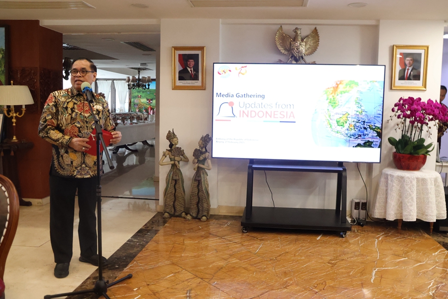 Duta Besar Indonesia, Djauhari Oratmangun berucap pada satu sesi perjumpaan bersama media China. (foto ihsan Kedutaan Besar Indonesia di Beijing)