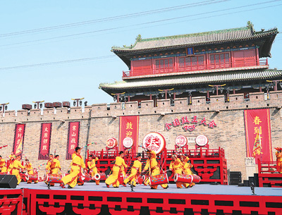 Satu persembahan diadakan semasa Pertandingan Raja Dram Kebangsaan 2025 di bandar purba Zhengding, kaunti Zhengding, Provinsi Hebei di utara China. (Foto oleh Yan Zhiguo)